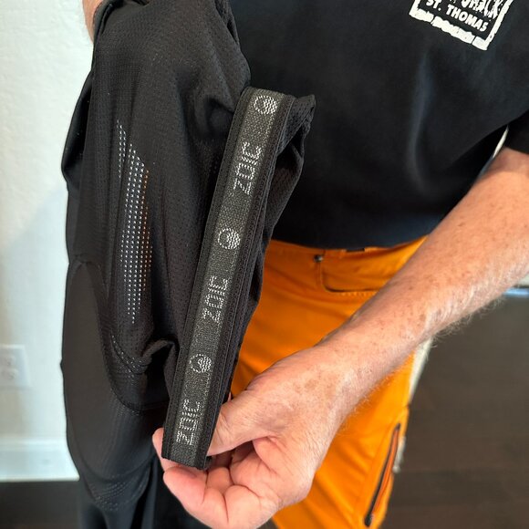 ZOIC Ether Shell Bike Shorts with Padded Liner Shorts- 36-38 - Picture 12 of 16
